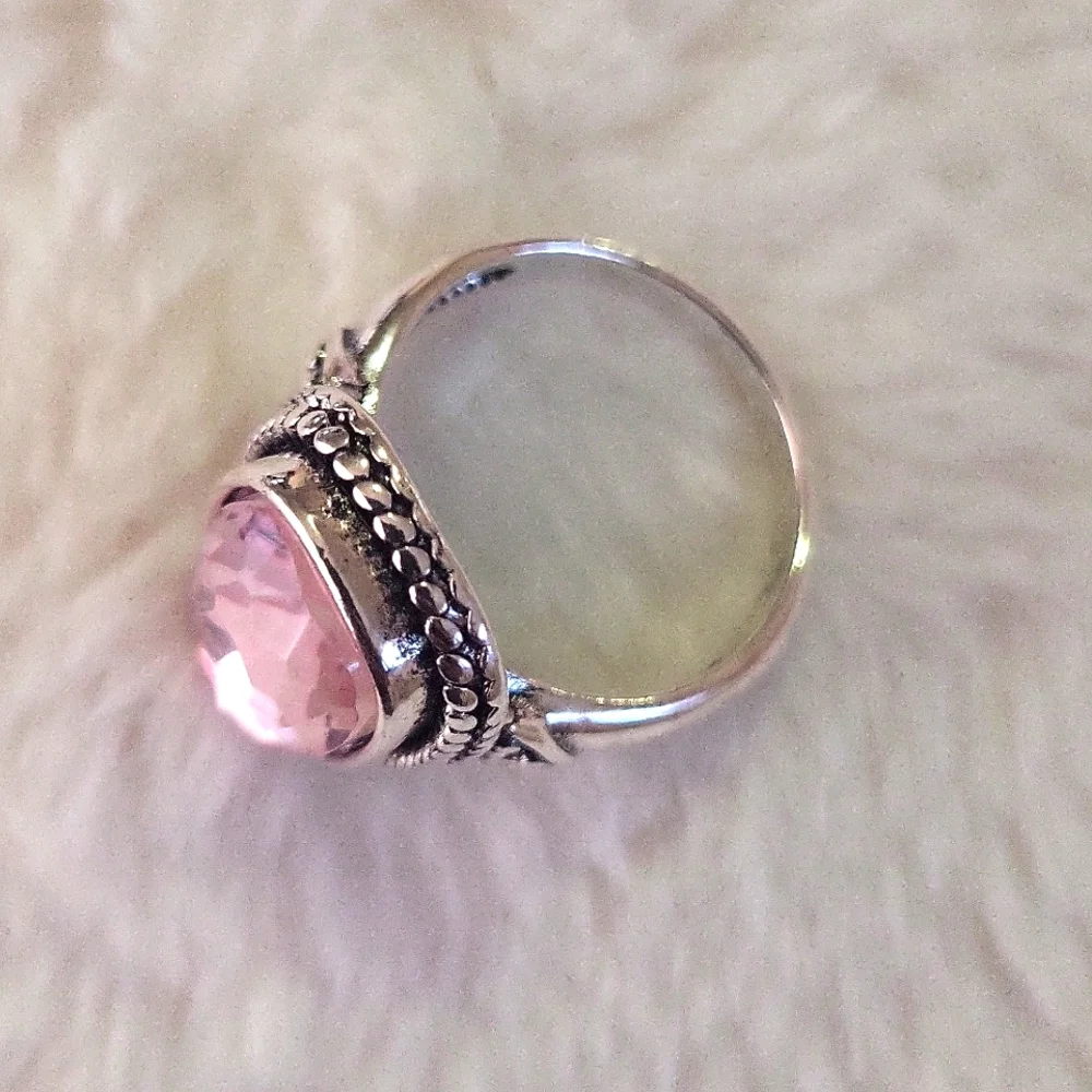 Elegant Pink Stone Ring - Picture 4 of 4